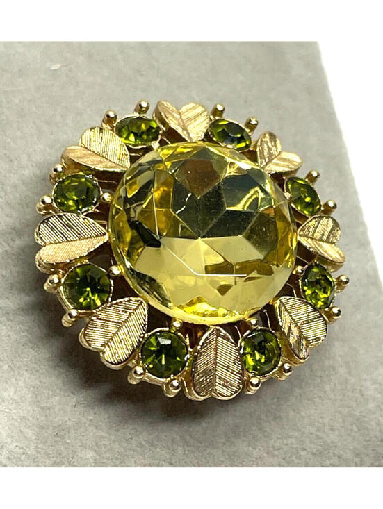 Avon Jewelry - Avon Yellow & Emerald Green Stones Gold Tone Hearts Rhinestones Vintage 1.25"
